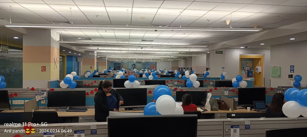 Gold and silver balloon arrangement for retirement event, Gurugram