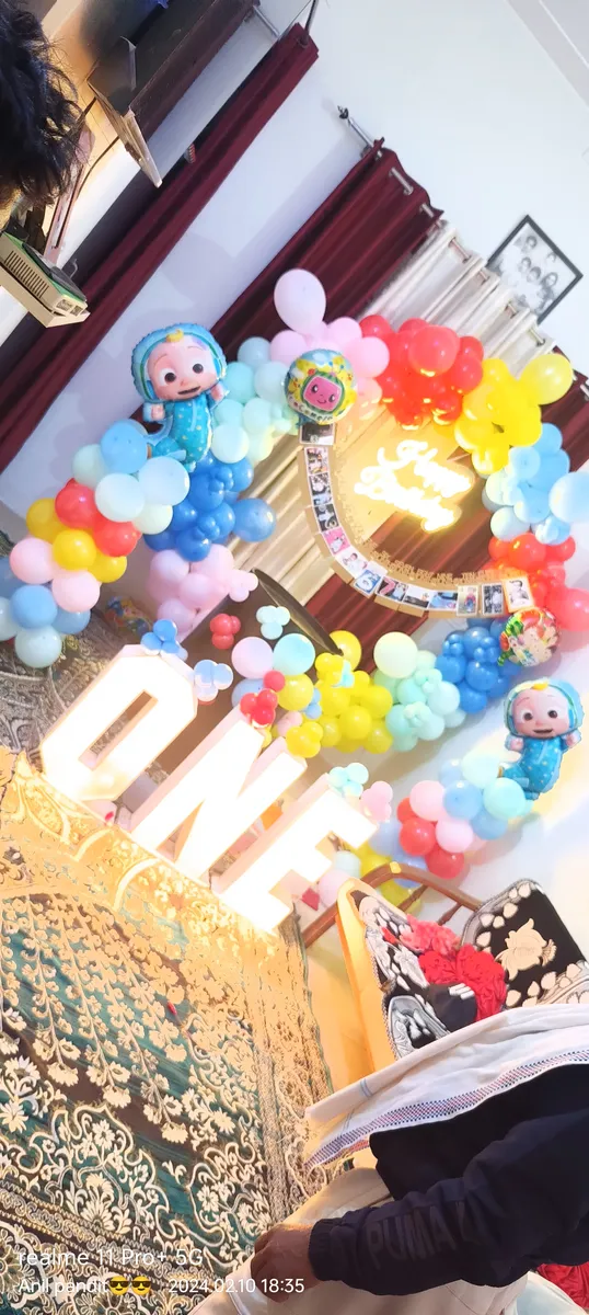 ONE letter balloon decoration for first birthday party, Gurugram